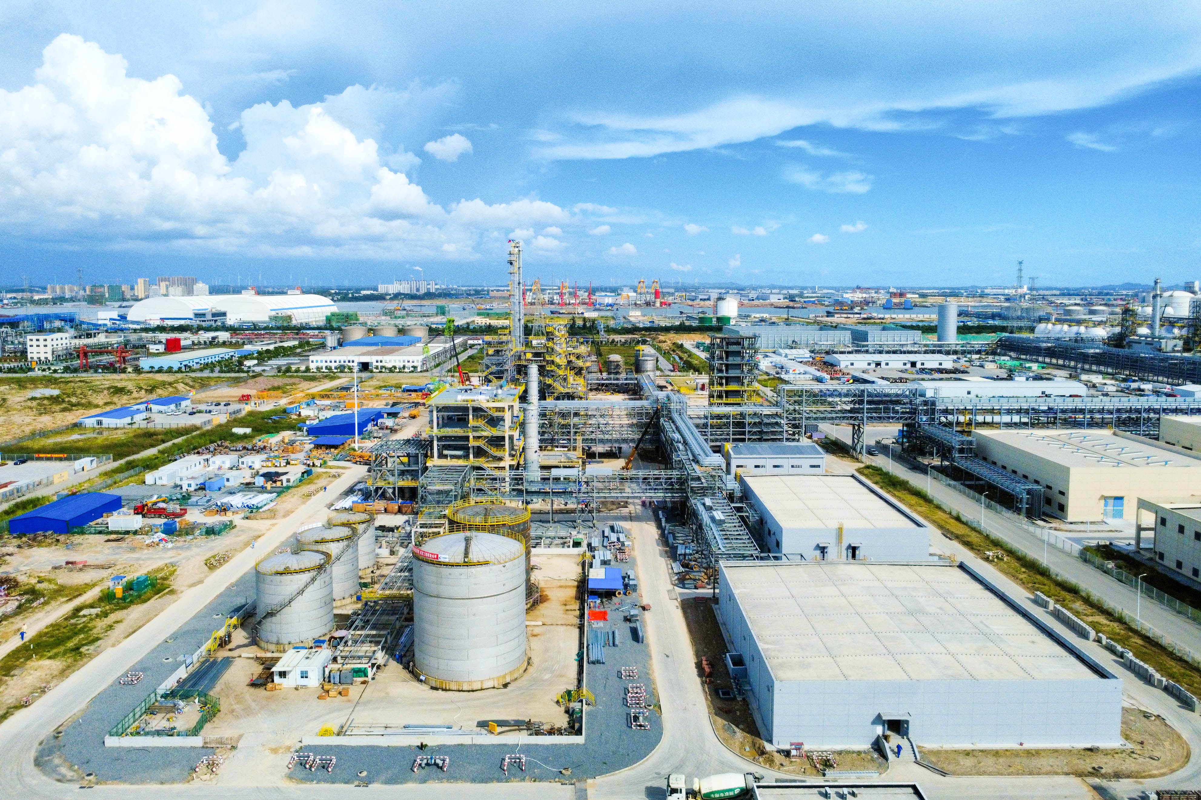 赛出风采、拼出佳绩，上海建工安装集团承建的广西钦州化工基地项目奋战百日冲刺中交