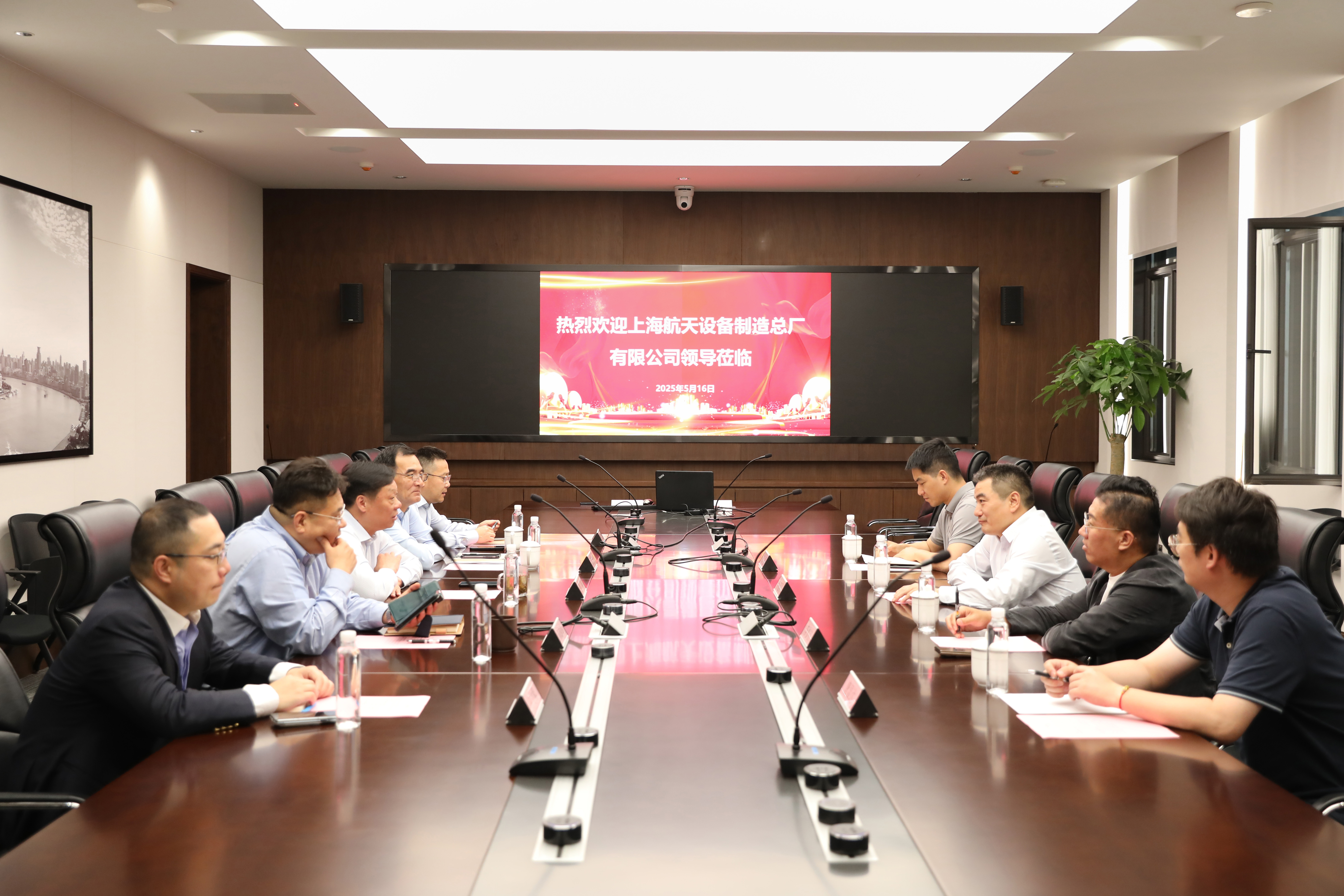 上海航天设备制造总厂有限公司董事长何建利带队赴上海建工安装集团开展交流